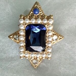 Montana Blue Rhinestone Brooch w/ Faux Pearl In YGP